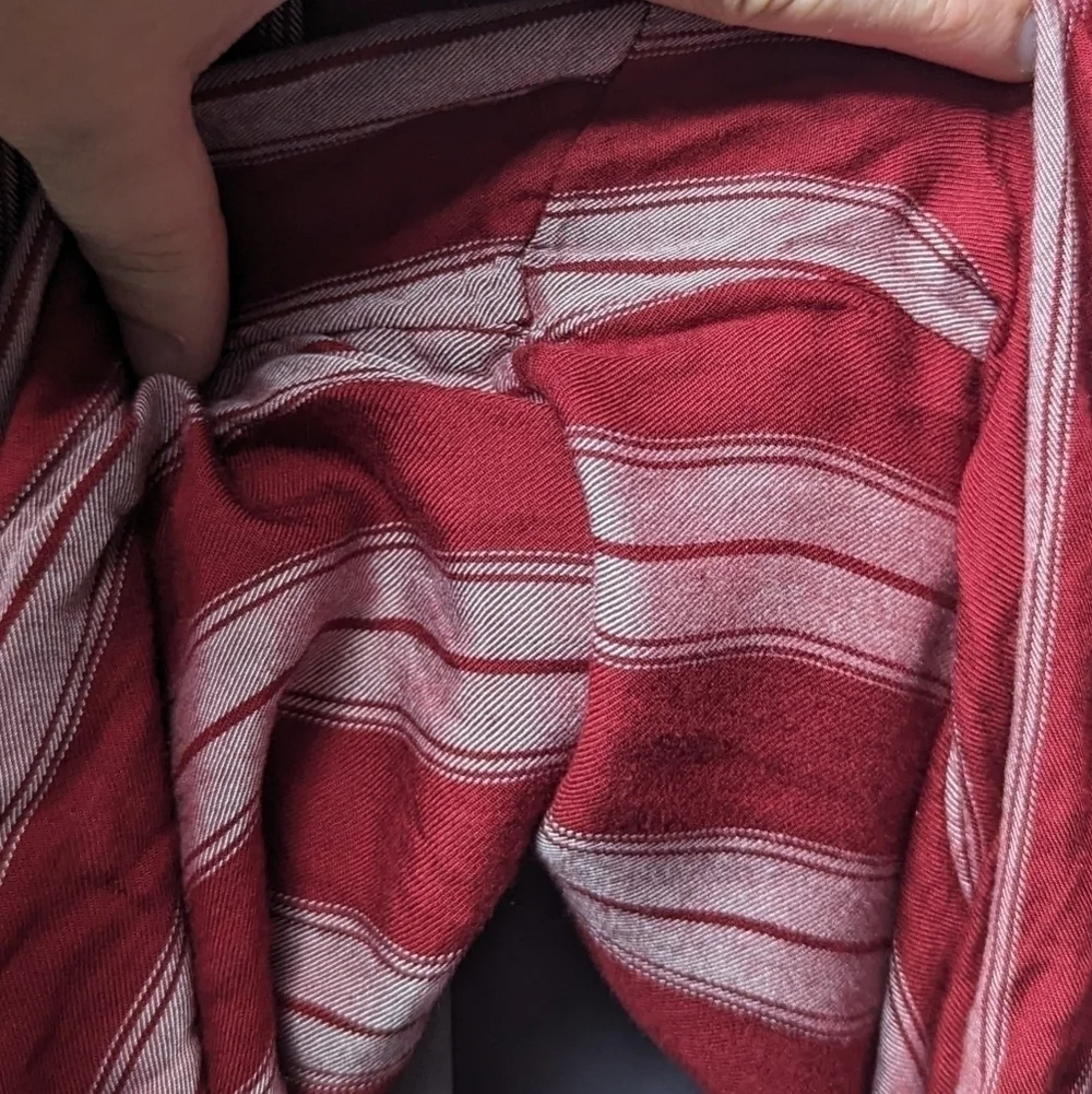 American Eagle Outfitters pull details